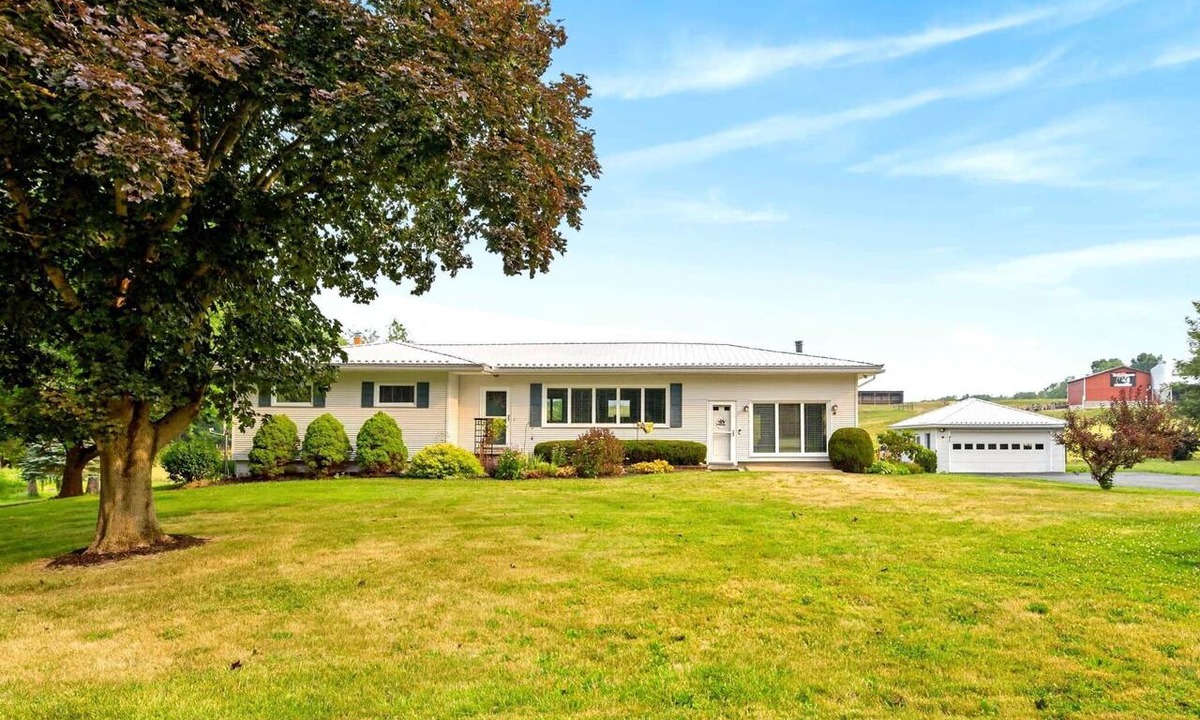 Palmyra House | Charming Farmhouse Retreat
