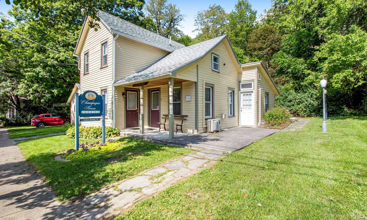 Hammondsport Apartment | Charming First Floor Studio with Partial AC, WiFi, TV, and Electric Fireplace