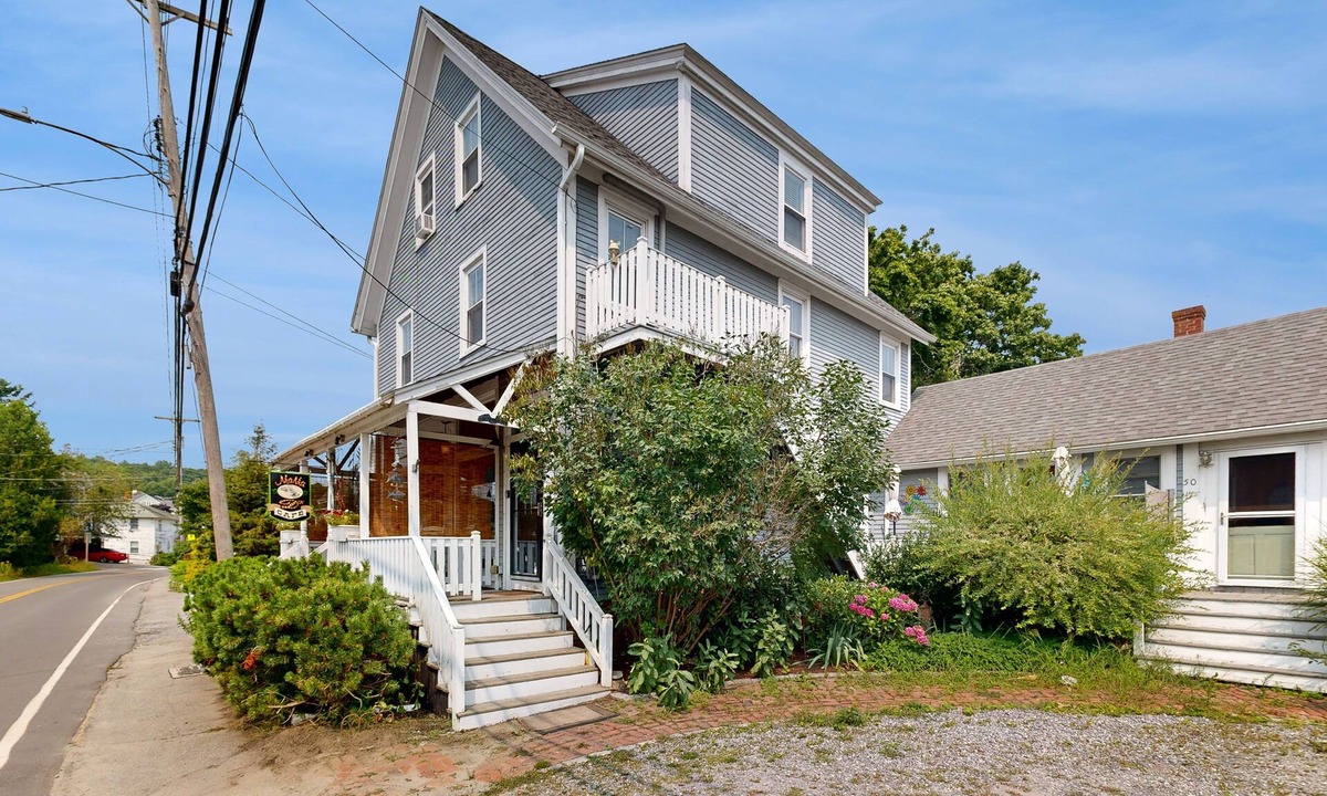 Boothbay Harbor House | Charming, historic cottage with modern upgrades - stroll to dining & attractions