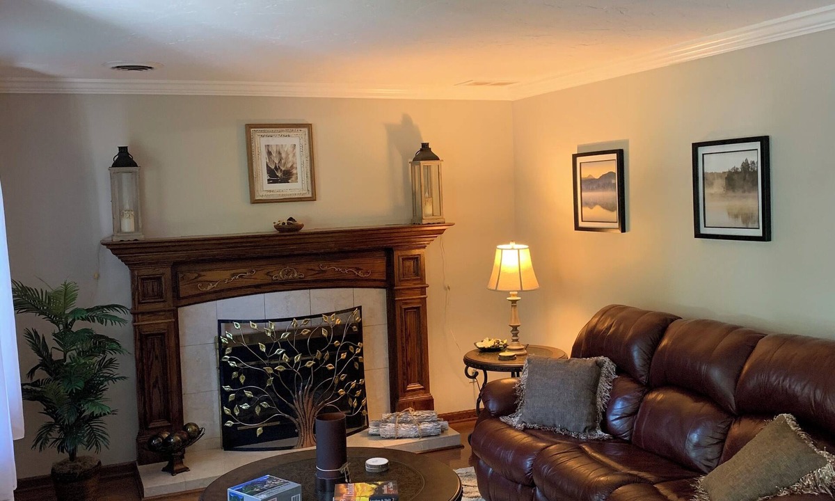 Hudson House | Charming Historical Hudson Retreat on almost 4 acres! Wildlife views daily!