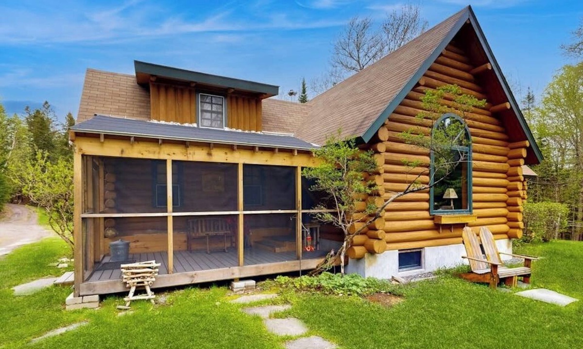 Greenville Cabin | Charming log cabin on 50 acres w/Kayaks, Row boat, Firepit, Skiing and more