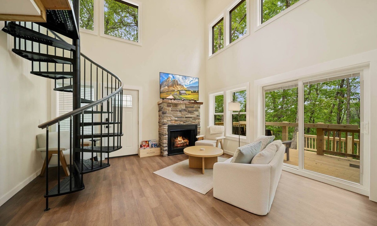 Boone Cabin | Charming Modern Cabin-Quiet Setting, Walk to Slopes