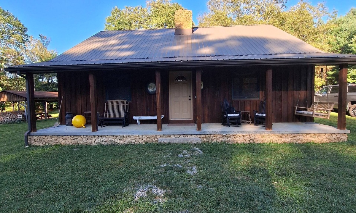 Brookville Cabin | Charming Private Cabin that is cozy and quiet. Sleeps 7 with two bathrooms.