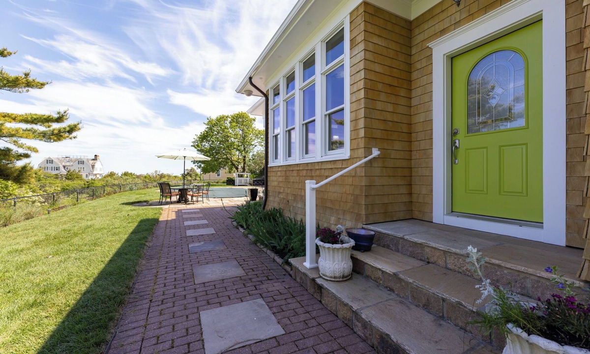 Watch Hill Cottage | Charming Studio Cottage, with inground Pool, East Beach Access in Watch Hill, RI