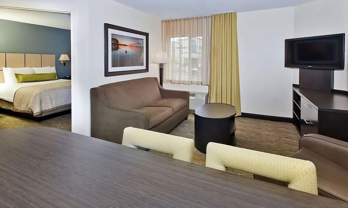 Ashley Oaks Hotel | Check out East Tennessee History Center! 2 Family-friendly Units W/Kitchens!