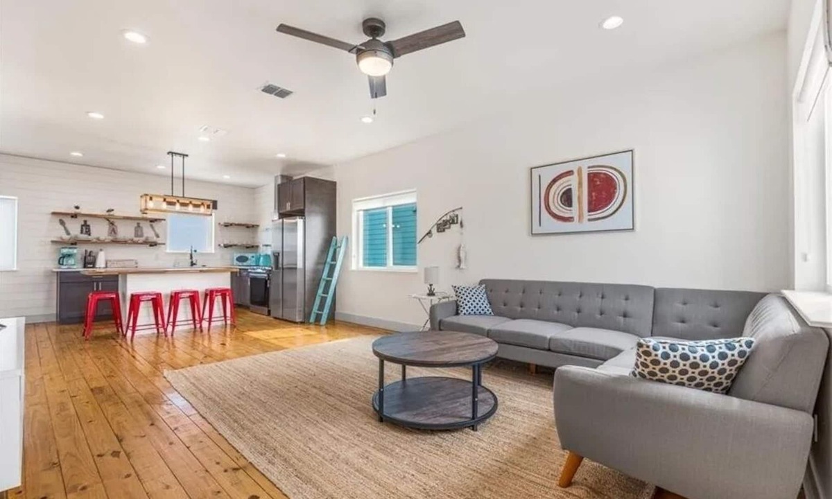 Port Aransas House | Cheerful 4 Bedroom home with beach views!