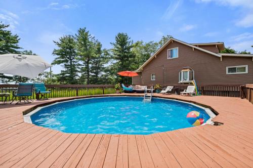 New Kensington House | Cheerful Home | Fire Pit | Sleeps 8