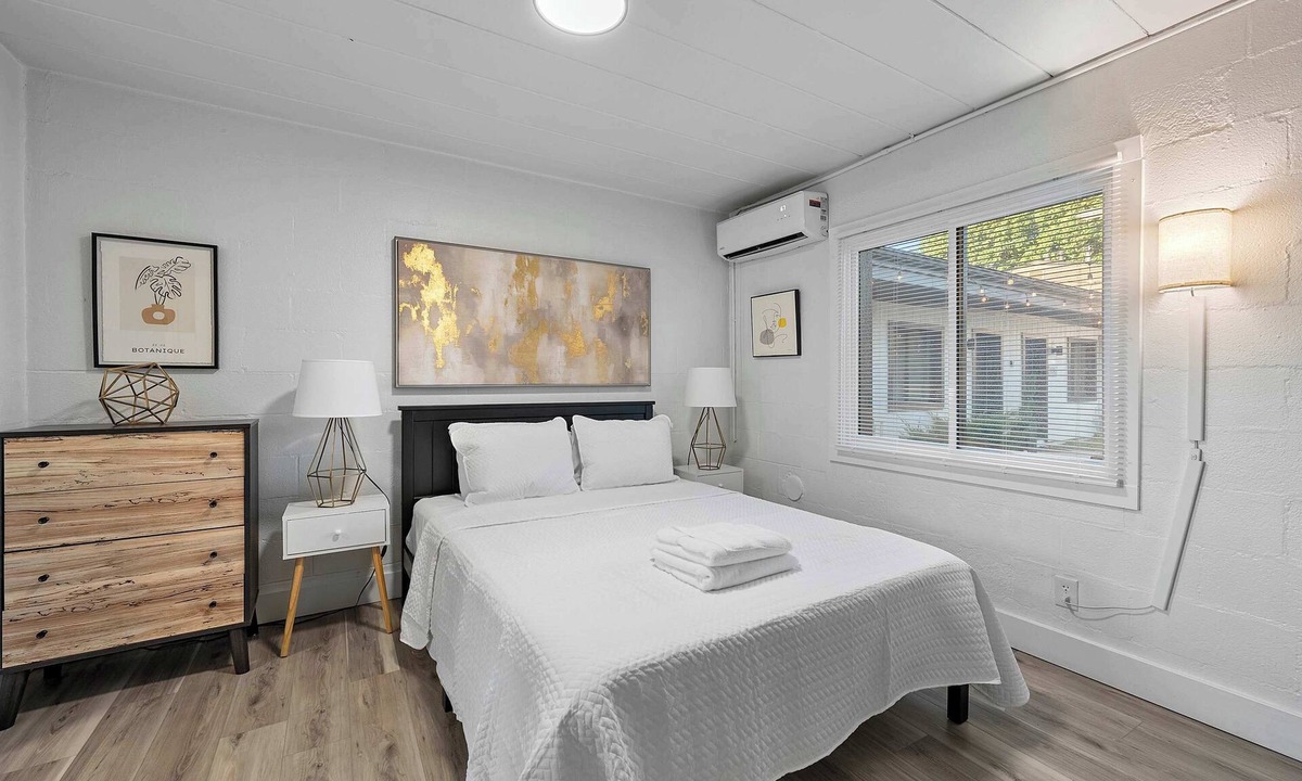 Near East Columbus Apartment | Chic City Retreat 93E