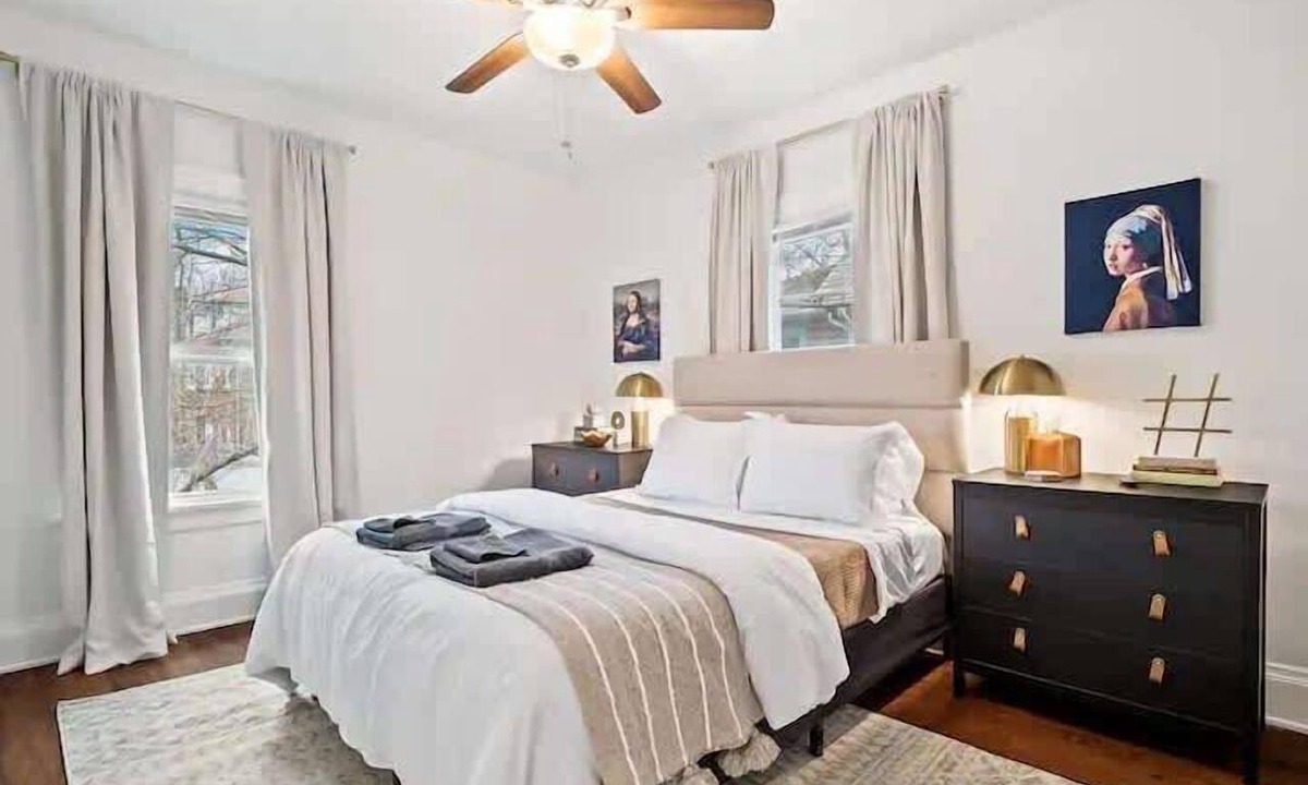 Cleveland Apartment | Classic Meets Contemporary I Minutes to Cle Clinic