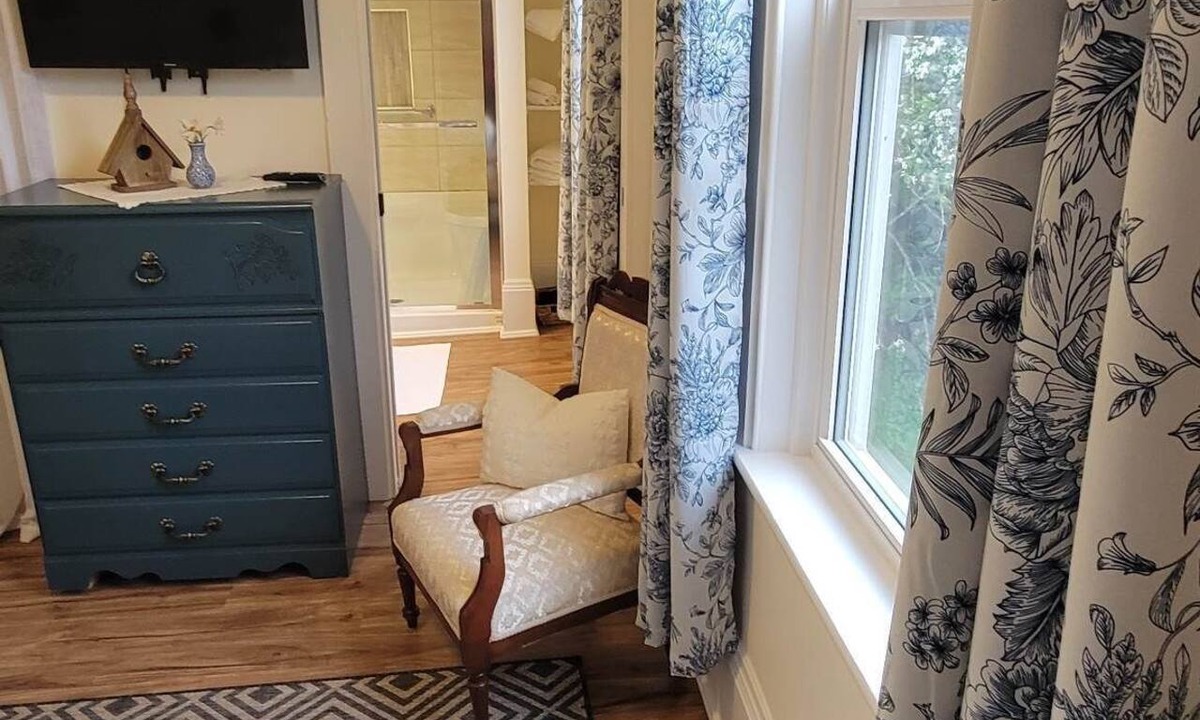 Clinton Bed & Breakfast | Clinton Pond Bed and Breakfast