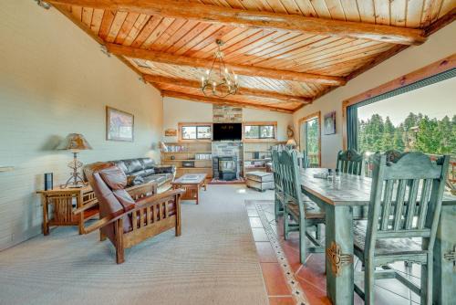 Cloudcroft House | Cloudcroft Cabin w/View ~ 4 Mi to Ski Cloudcroft!
