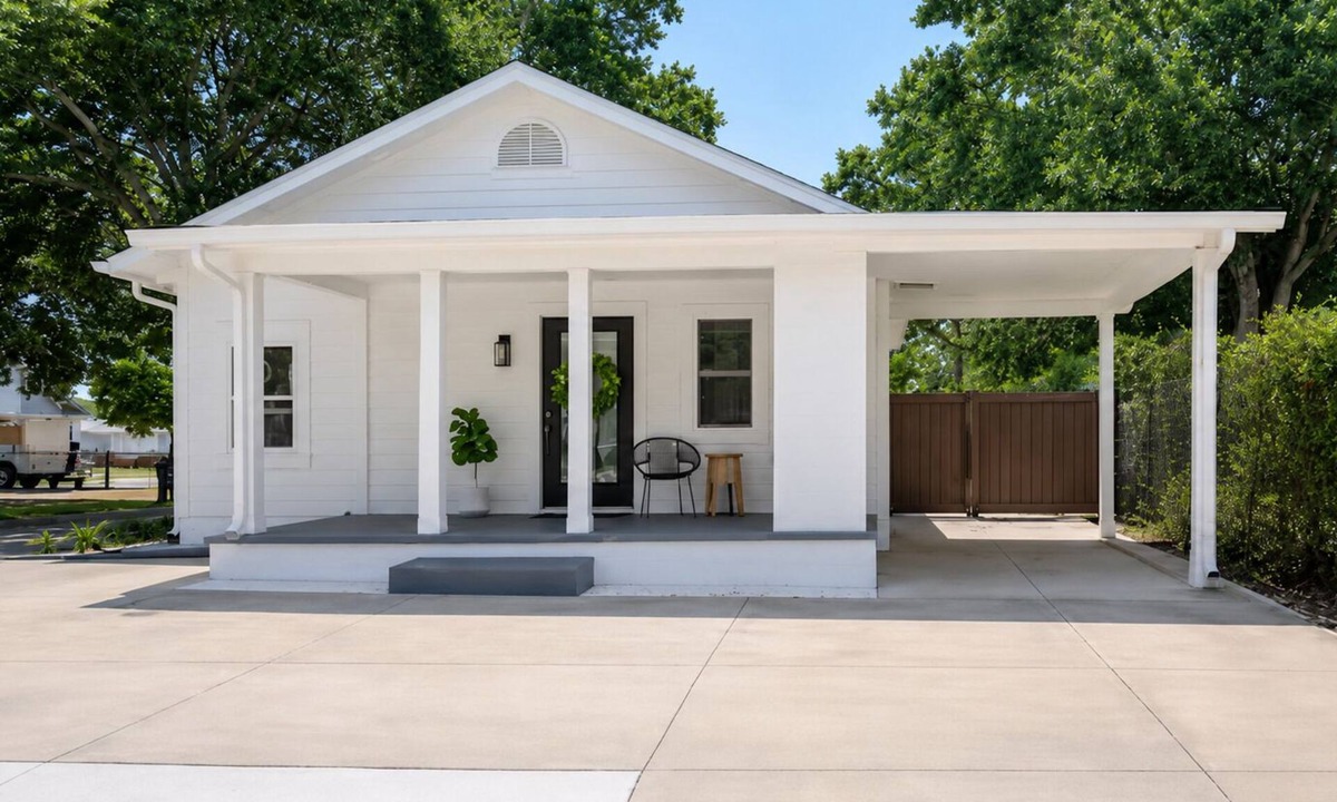 Park East House | Coastal 2BR Retreat Near Beach & Downtown