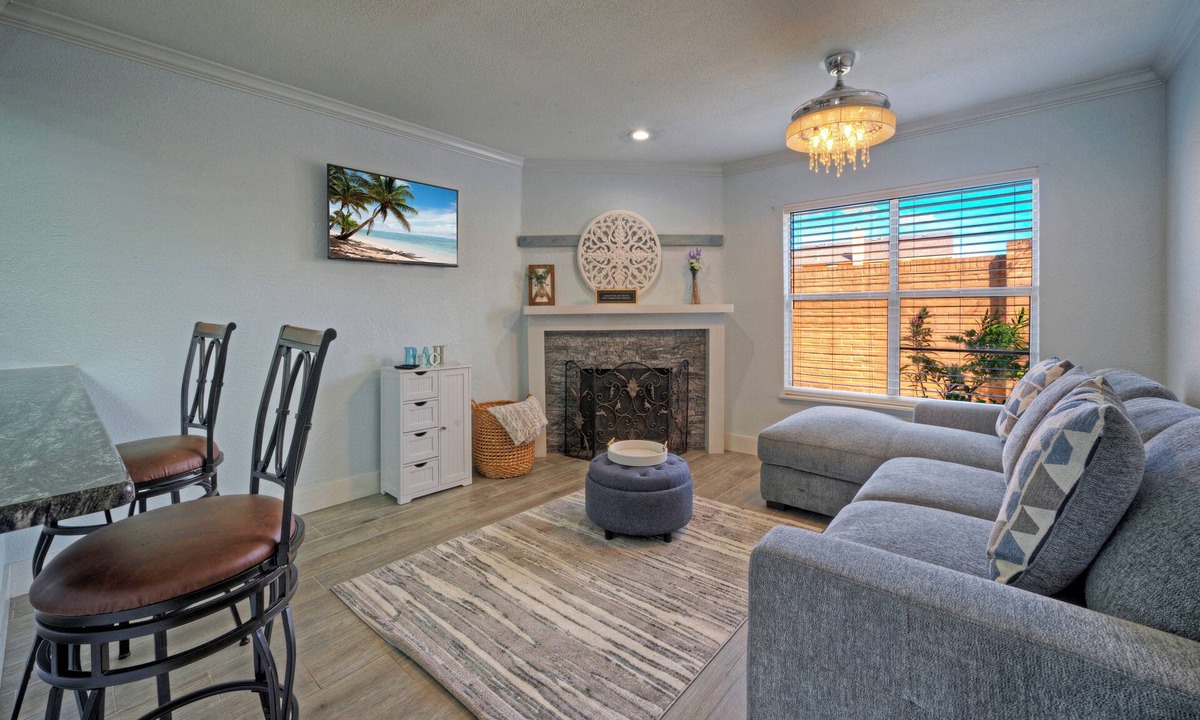 Bay Area Condo | Coastal Condo + Near Oso Bay & Padre Beaches | Seaside Haven