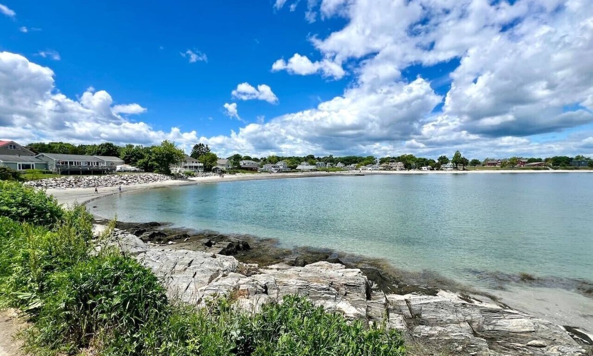 Pond Cove Apartment | Coastal Farmhouse vibe, walk to restaurants,shops & beach, 7 Minutes to Portland
