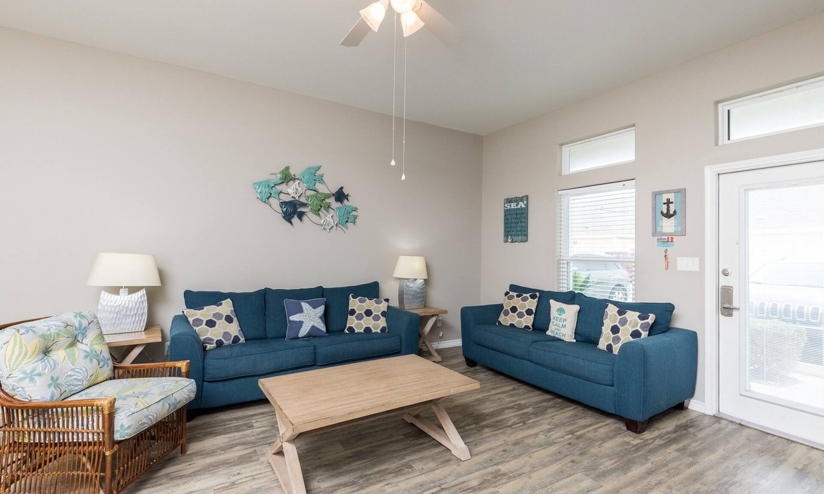 Corpus Christi House | Coastal Vibe Retreat | 2 Heated Pools & Walk to Beach