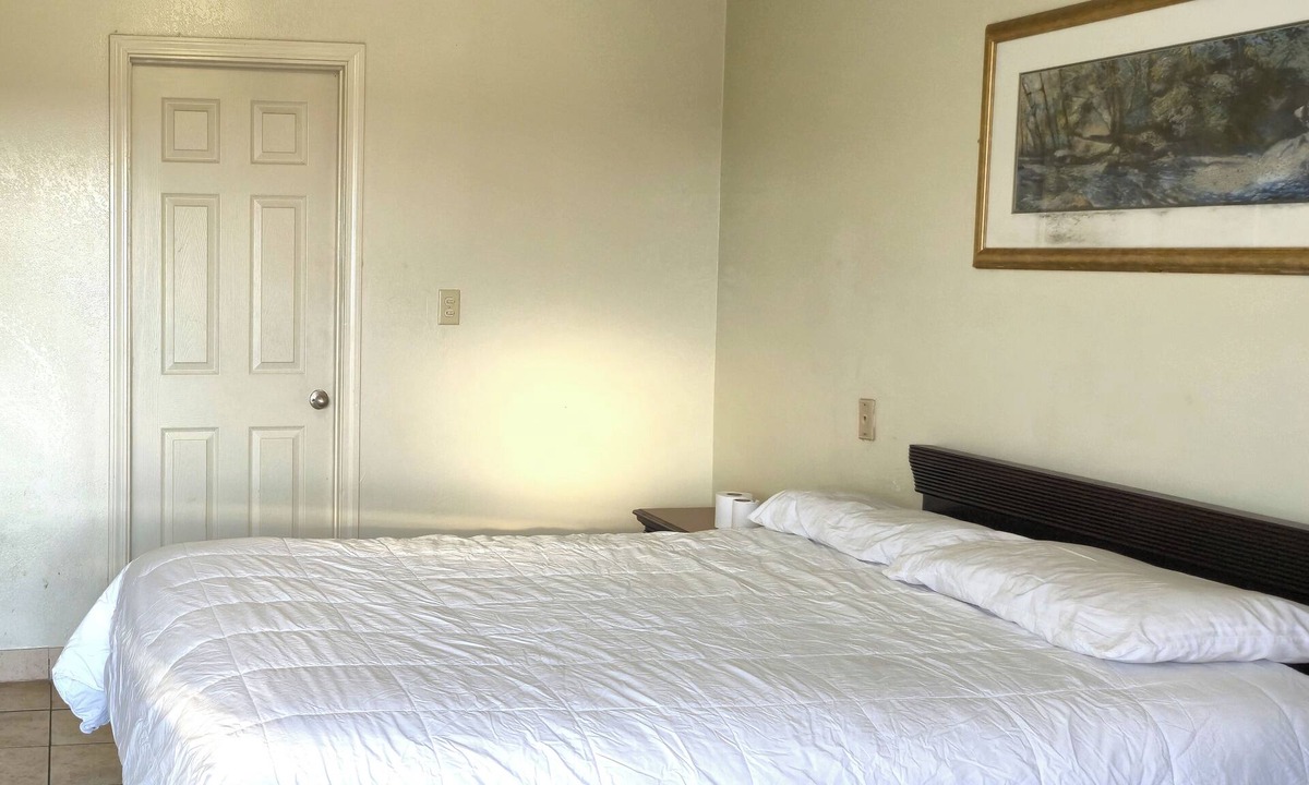Dallas Hotel | Cole Manor Motel By Oyo Love Field Market Center