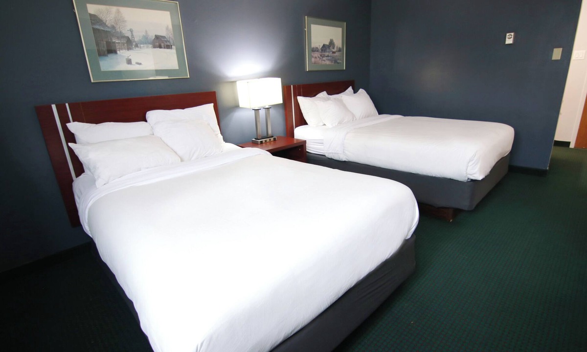 Brandon Hotel | Colonial Inn