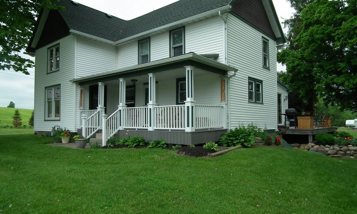 Wales Center House | Come to The Country! Stay at The Farm!