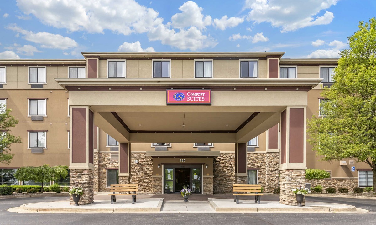Comstock Park Hotel | Comfort Suites Grand Rapids North