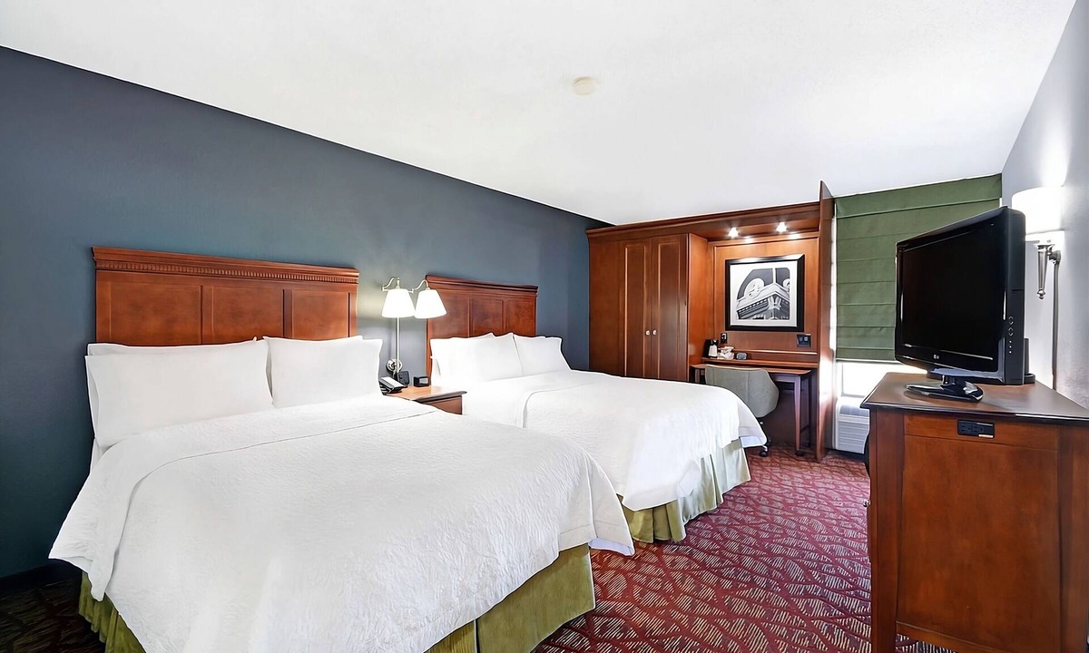 Athens Hotel | Comfort and Relaxation! Onsite Pool, Pets Allowed, Free Parking and Breakfast!