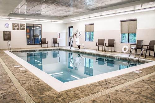 Hartville Hotel | Comfort Suites Hartville-North Canton