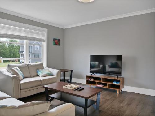 Moncton House | Comfortable 3BR Getaway