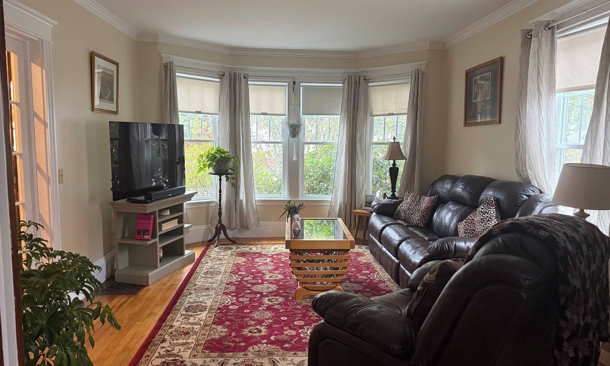 Bangor House | Comfortable 3BR Updated Historic Duplex. Perfect for Short or Extended Stays