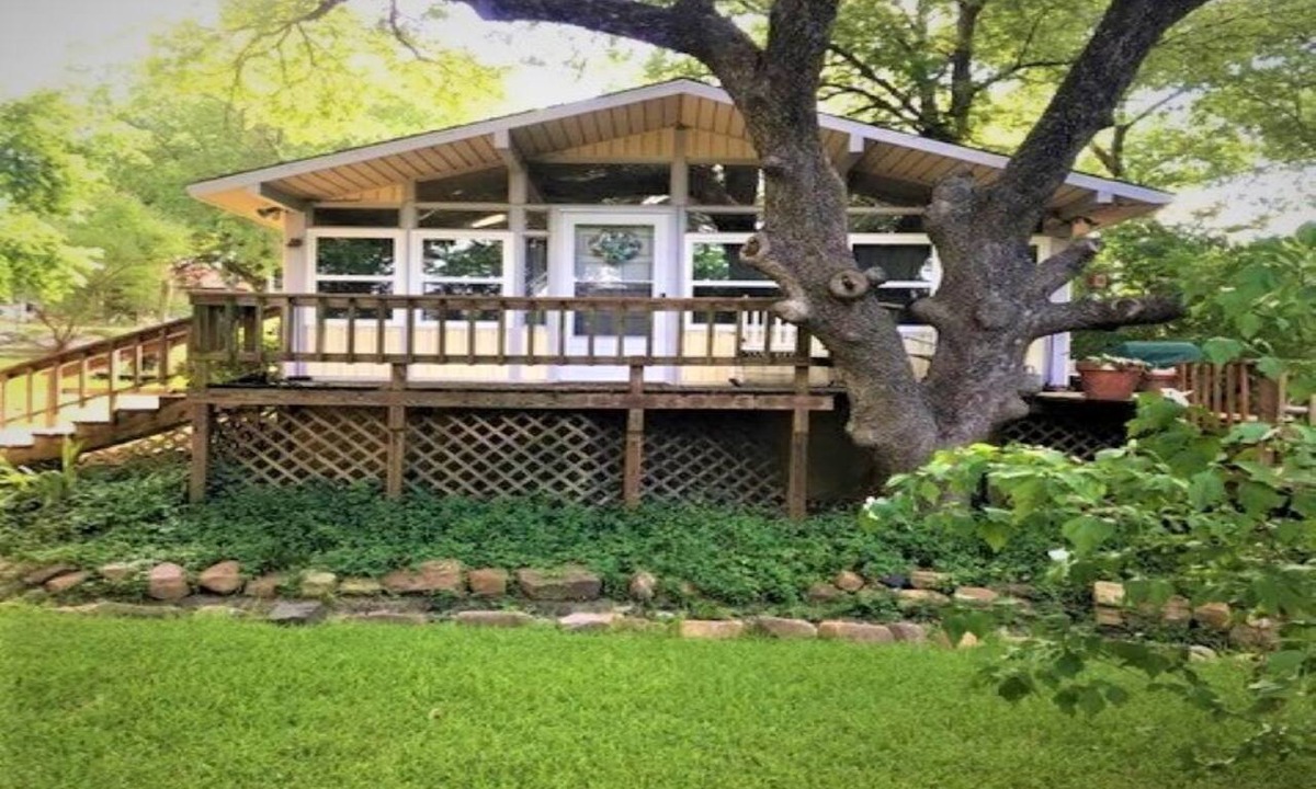 Pottsboro Cabin | Comfy Lake Texoma Cabins