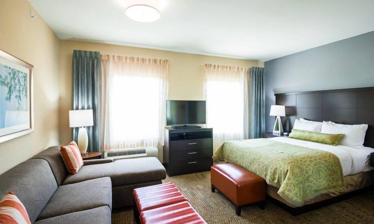 Legacy Park Apartment | Comfy Studio in Plano | Free Breakfast, Free Wi-Fi, Outdoor Pool