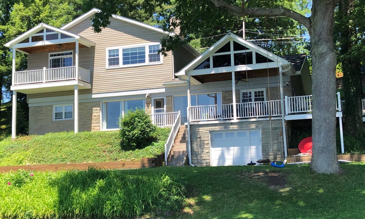 Conneaut Lakeshore House | Conneaut Lake, PA 5 Bedroom Lakefront Home with 100' of Frontage and Dock