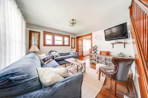 Conneaut House | Conneaut Vacation Rental w/Deck Near Lake Erie!