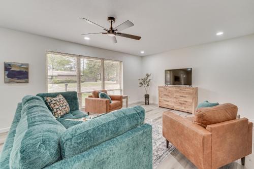 Texarkana House | Convenient Family-Friendly Location: Texarkana Gem