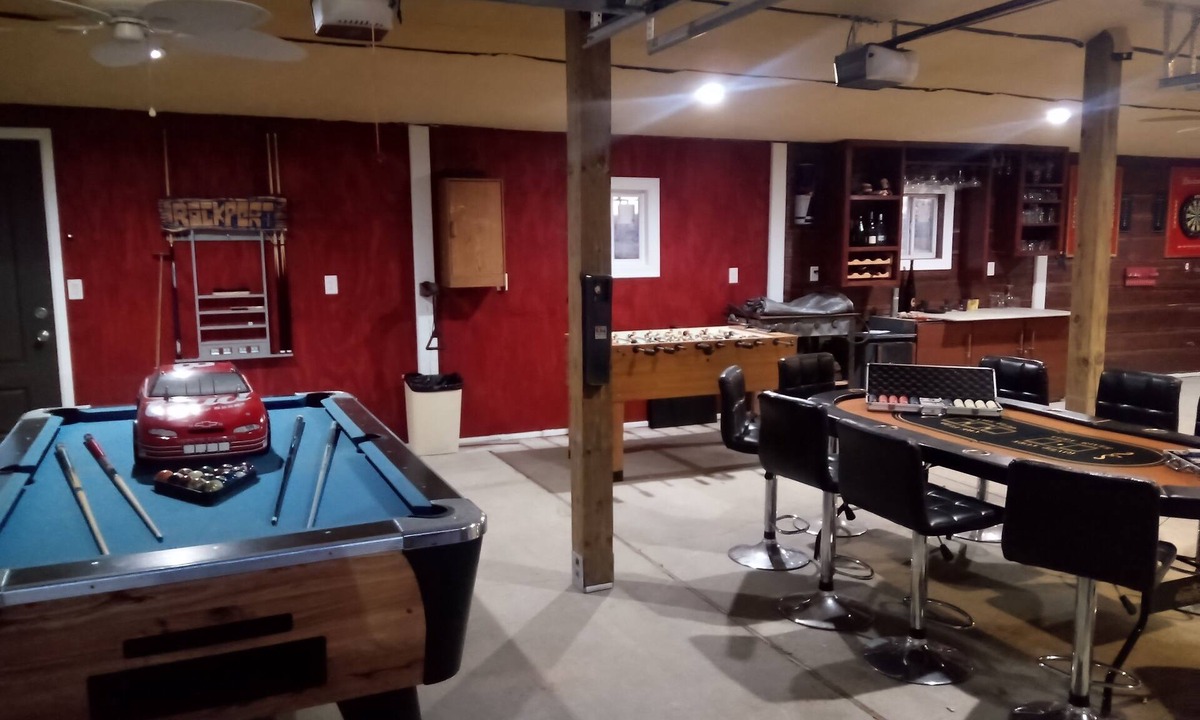 Rockport Cabin | Copano Bay Fishing Lodge. With Game Room and pool table