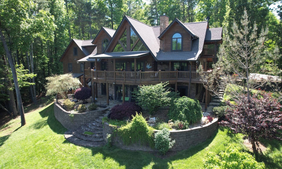 Cleveland Cabin | Copper Canyon - Luxury Lodge located on Private Lake