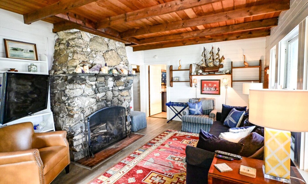 Bayville Cottage | Cornell Lane Cottage: Oceanfront Retreat with Private Dock & Stunning Linekin Bay Views