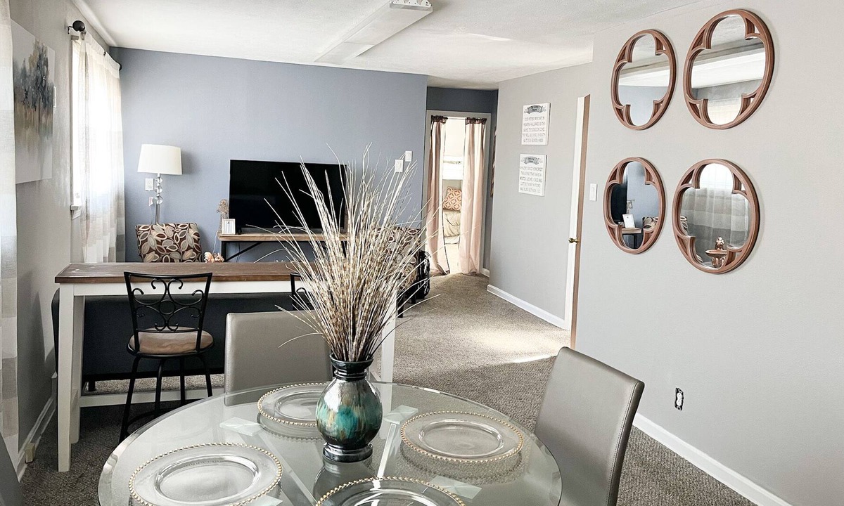 Youngstown Apartment | Corporate Apartment in Historic North Side District Near Downtown