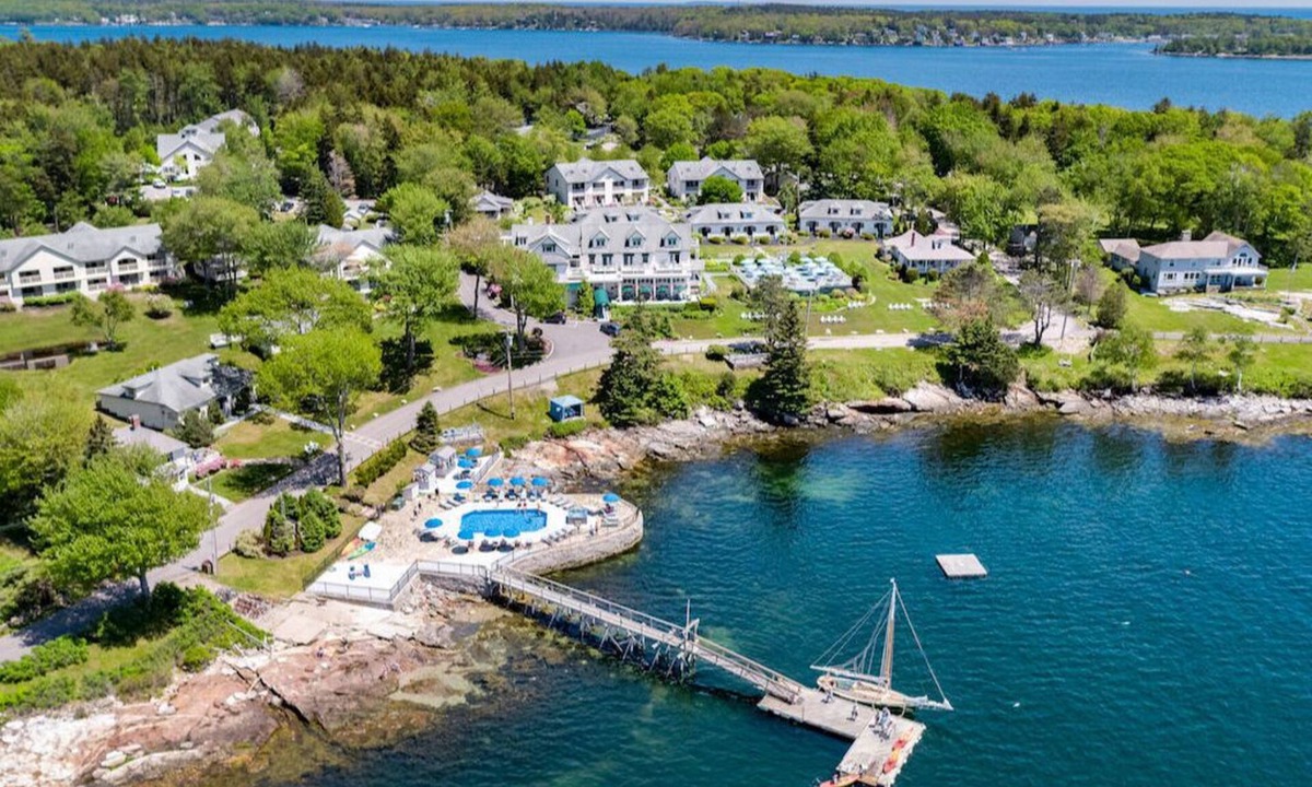 Isle of Springs Cabin | Cottage Room | Porch+HotTub+Pool | No Hidden Fees