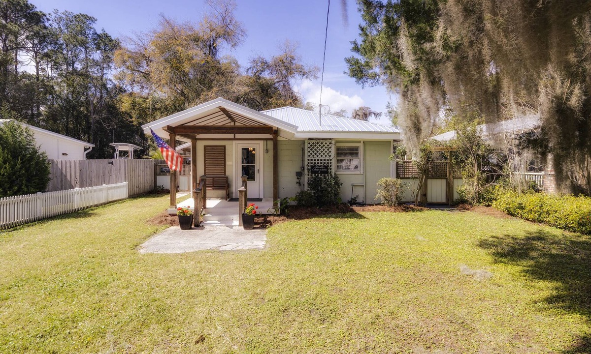 St. Marys Cottage | Cottages on Norris Unit A DOWNTOWN PET FRIENDLY