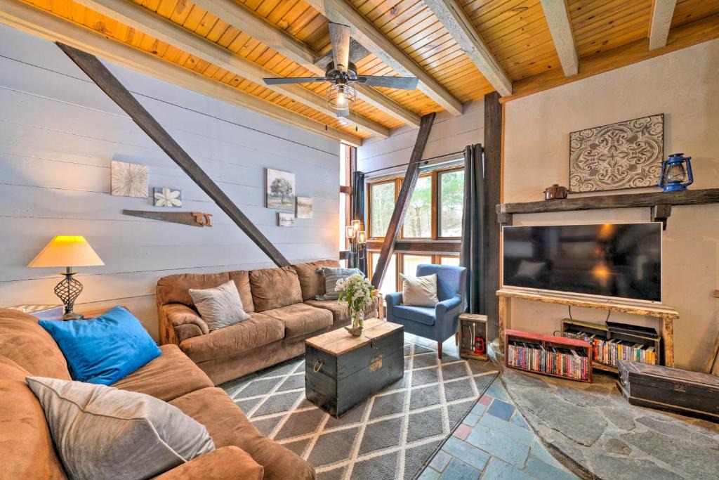 Cambridge Springs House | Country Escape w/Fire Pit Near French Creek!