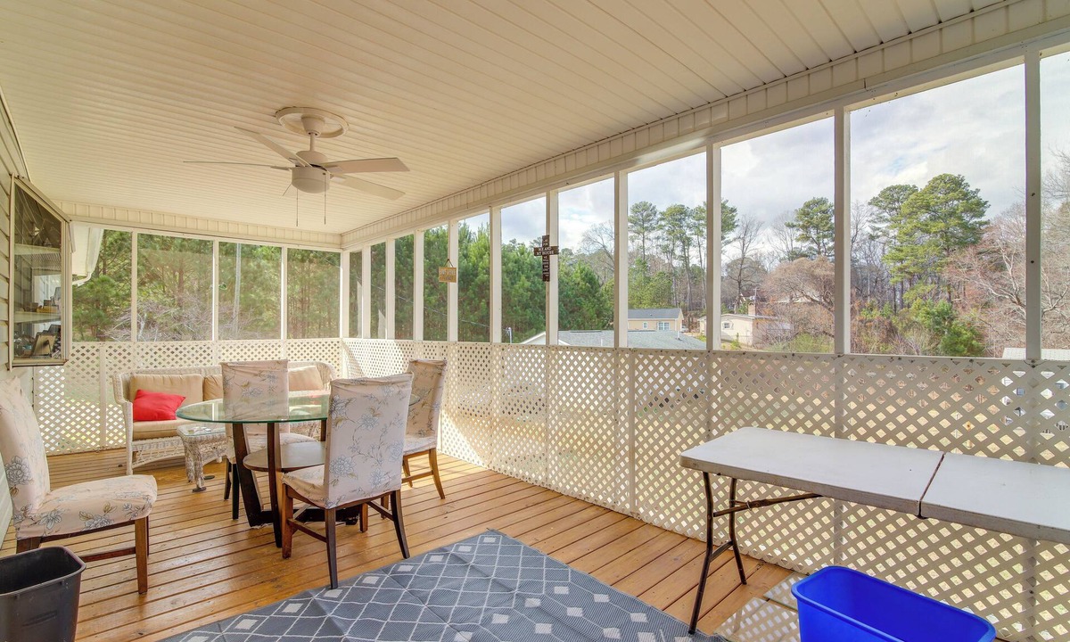 Suwanee Apartment | Country Living with Everything You Need Close By