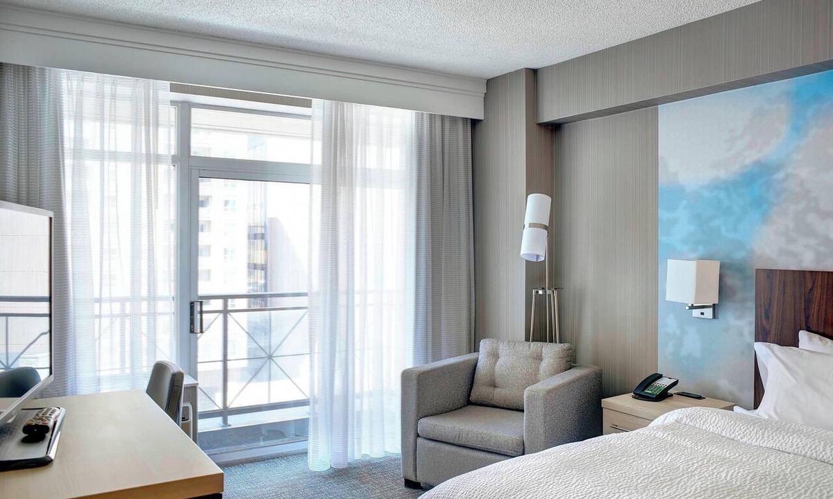 Church and Wellesley Hotel | Courtyard by Marriott Downtown Toronto