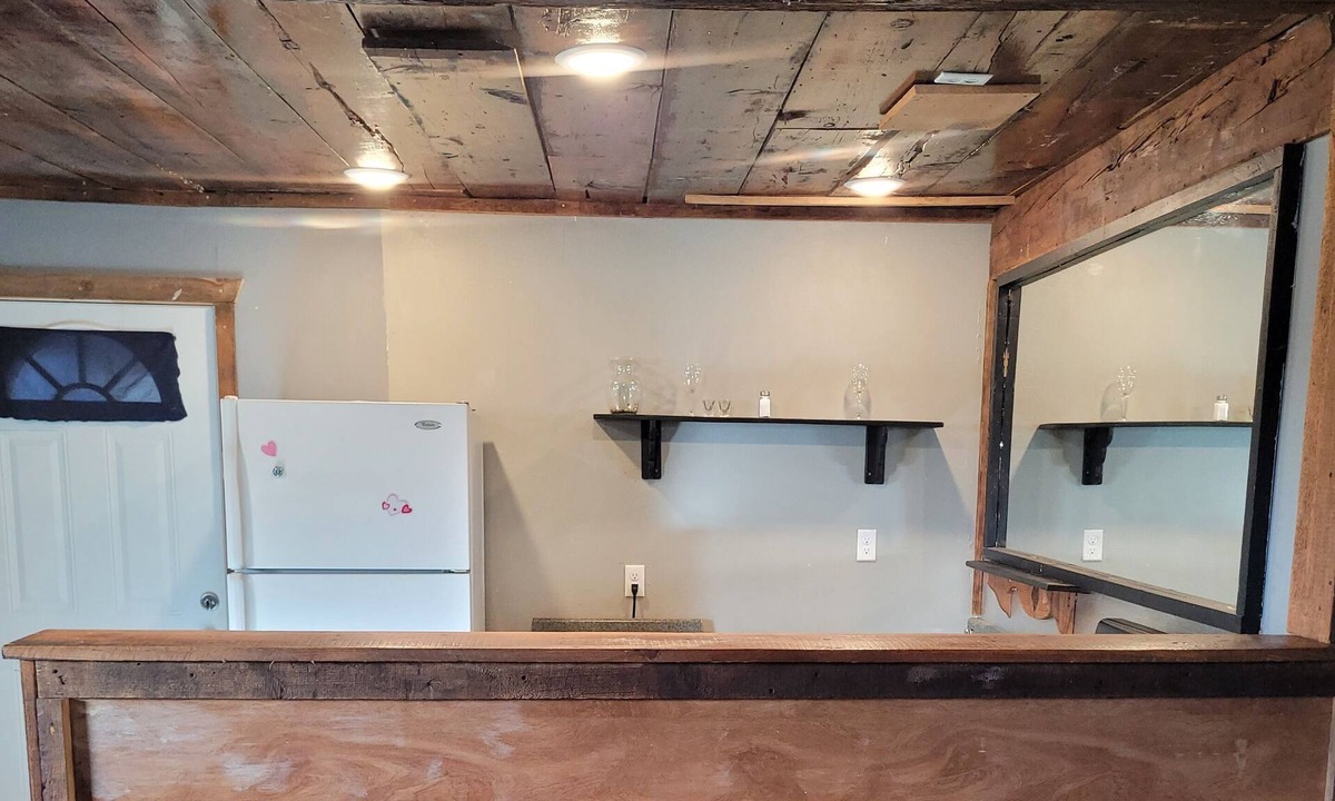 Clovis Apartment | Covered parking with fire pit