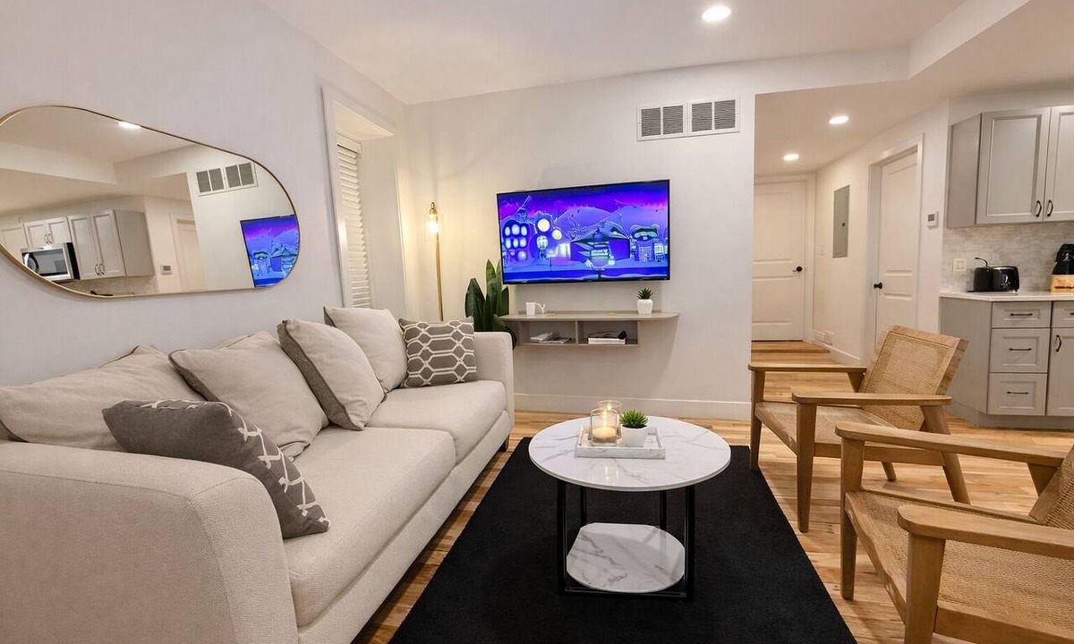 Corn Hill House | Cozy 1-Bed in Cornhill with WiFi, Equipped Kitchen & TV Close to High Falls