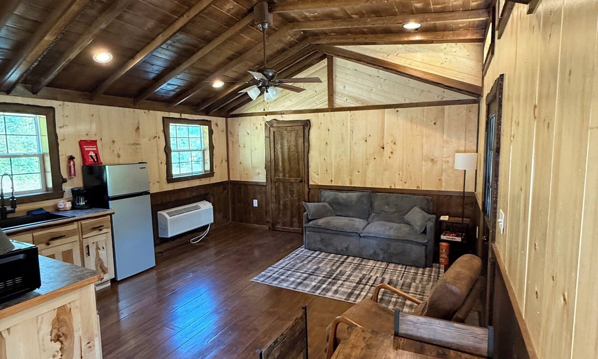 Tyrone Cabin | Cozy 1-bedroom cabin in Tyrone, Pa. Close to several of the finest streams in Pa