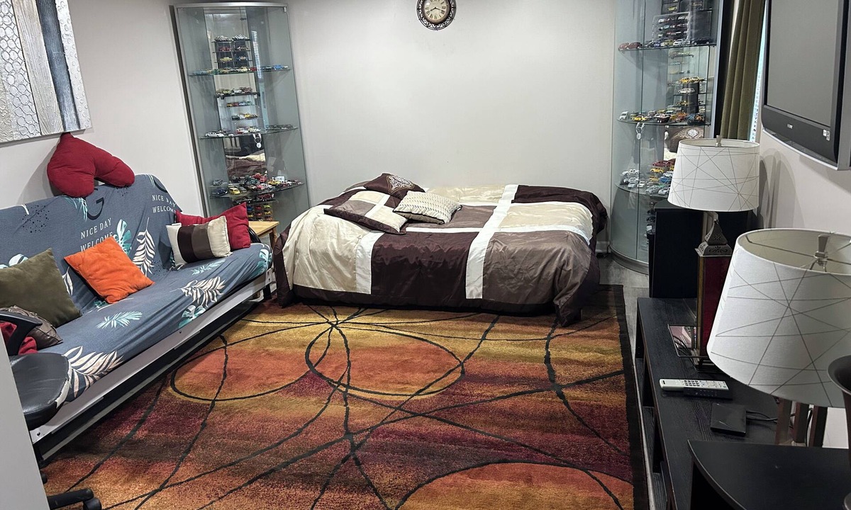 West Henrietta House | Cozy 1 fully furnished studio. Close to RIT & UR