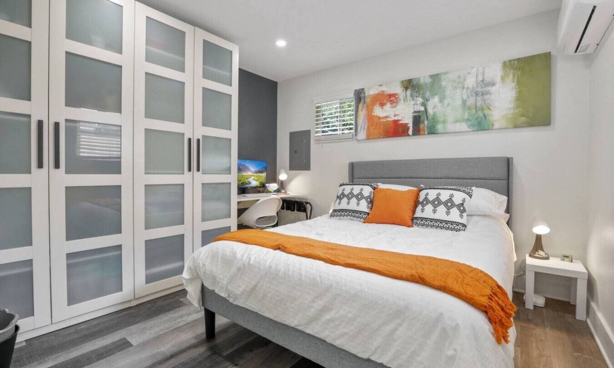 Olde Towne East Villa | Cozy 1BR Sleeps 4 | 10 min to OSU + DT | Queen Bed