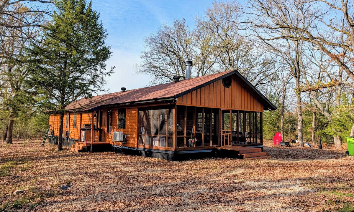 Grand Saline Cabin | Cozy 2-bedroom cabin in entire 2 acres in Grand Saline with Hot Tub,Fire pit &AC