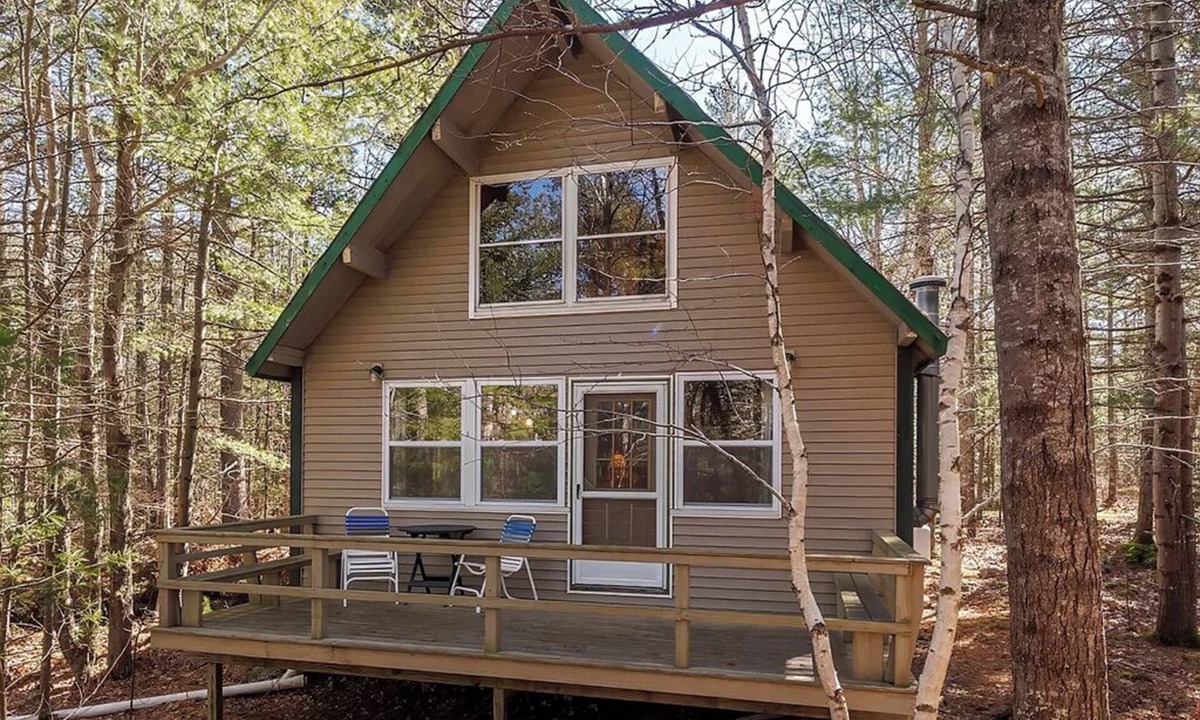 Hall Quarry Cabin | Cozy 2-bedroom cabin, with woodstove, near ACADIA's best Hikes, Lakes, and SWHbr