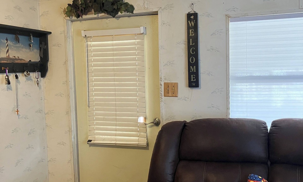 Alba Cabin | Cozy 2-bedroom cabin in fabulous Alba with cool AC . Only 8miles from lake fork
