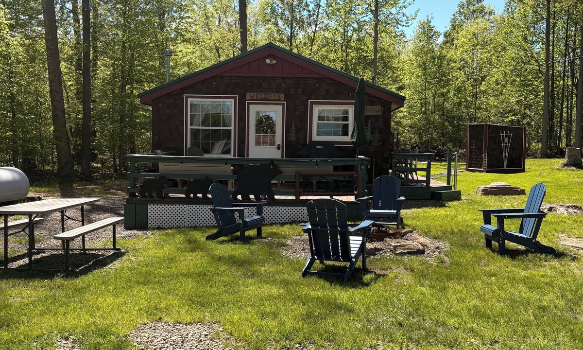 Tylersburg Cabin | Cozy 2-bedroom cabin,sleeps 5, located on a private Ln,Close to Cooks Forest.